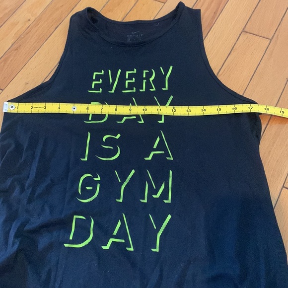 Nike sleeveless shirt - Picture 2 of 5